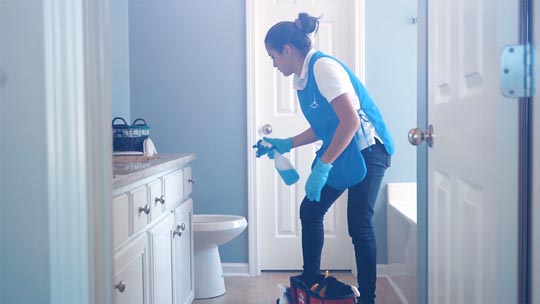 cleaning-bathroom