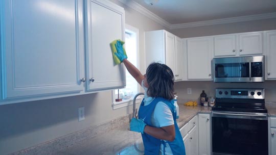 cleaning-cabinets